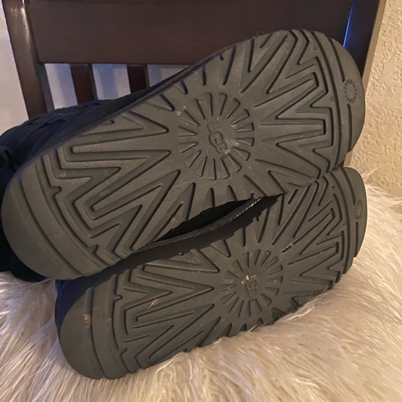 Black Uggs - Picture 4 of 7